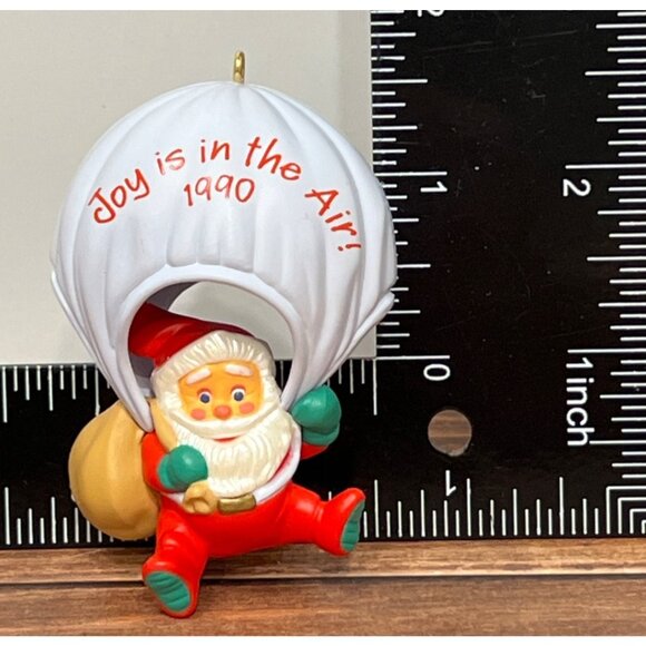 1990 HALLMARK KEEPSAKE ORNAMENT QX550-3 JOY IS IN THE AIR PARACHUTE - Picture 5 of 6
